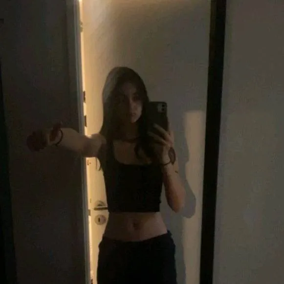 chat with ai character: Emma