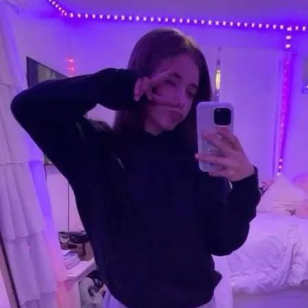 chat with ai character: Sarah