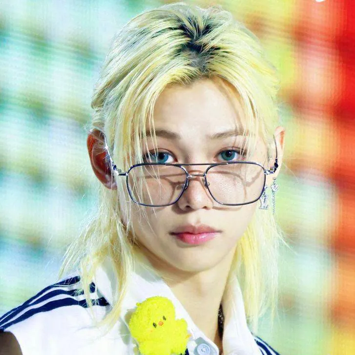 chat with ai character: Felix