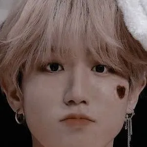 chat with ai character: hannie(han jisung)