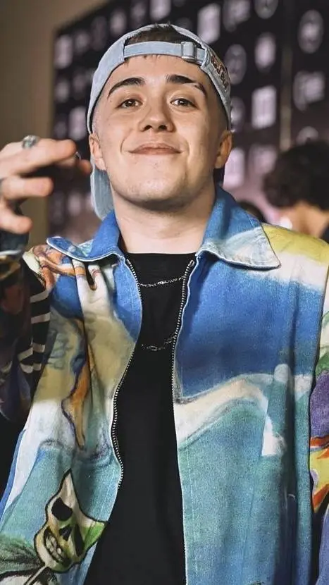 ai character: gazir background