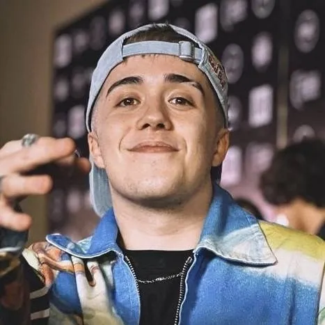 chat with ai character: gazir