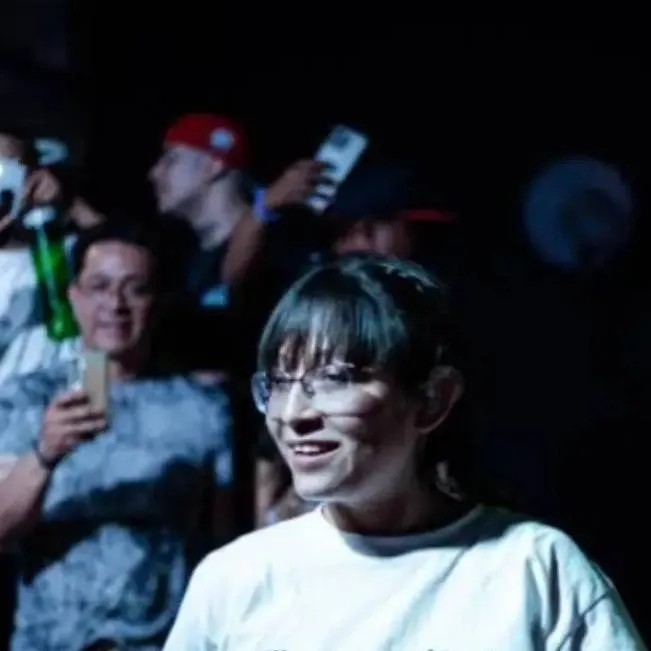 chat with ai character: azuky