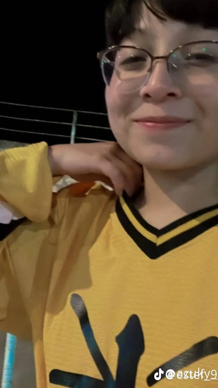 ai character: azuky background