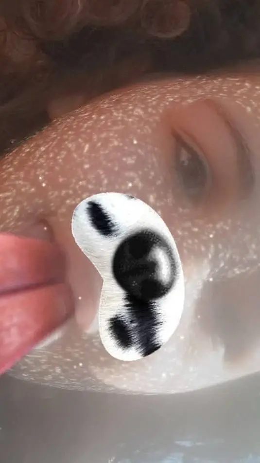 ai character: Macie  background