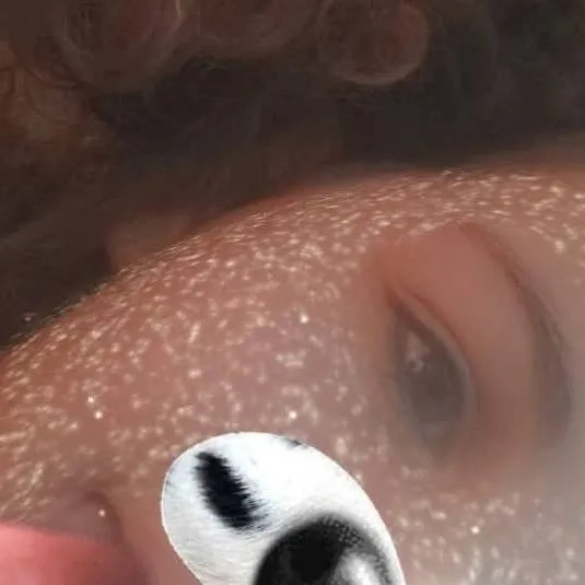 chat with ai character: Macie 