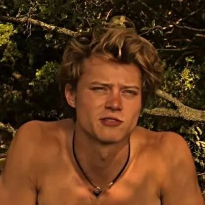 chat with ai character: Rudy Pankow Fight!
