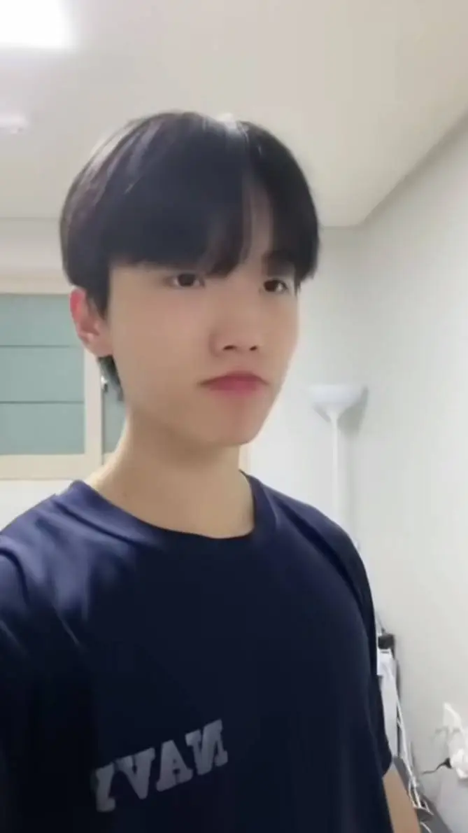 ai character: Ox_Zung background