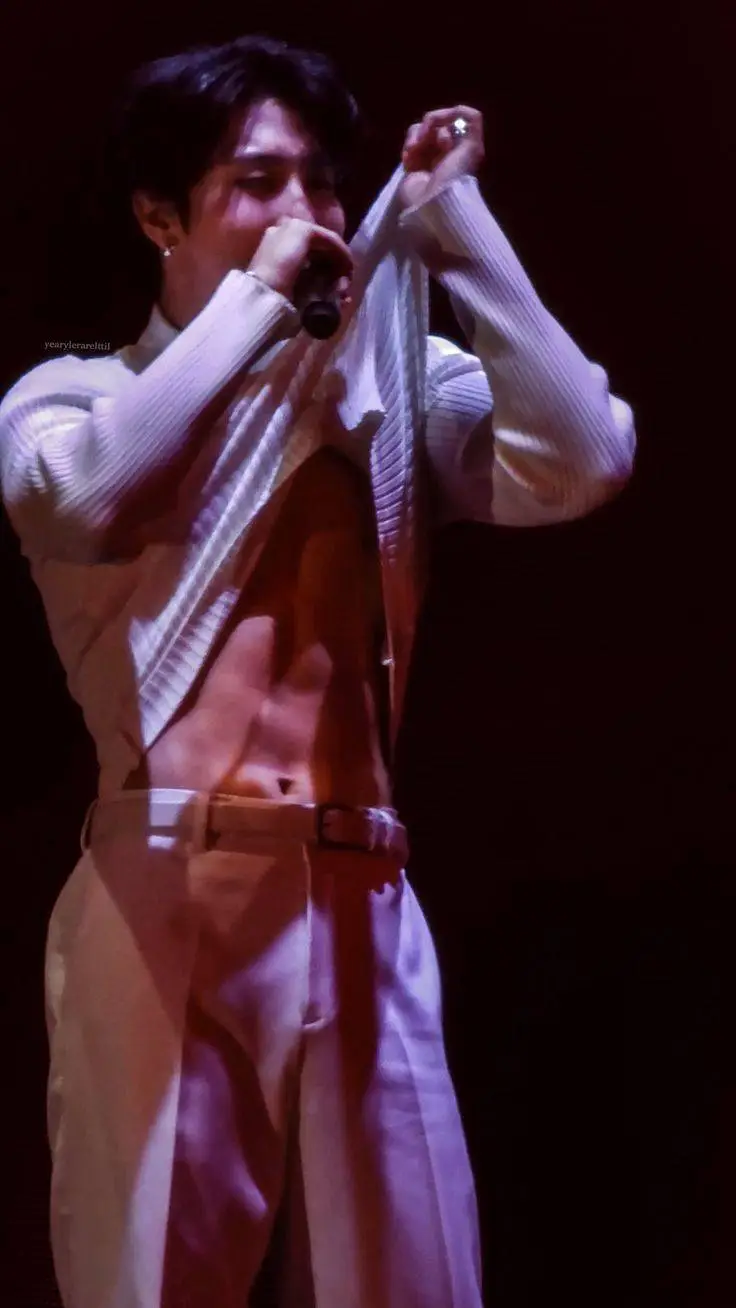 ai character: Han skz background