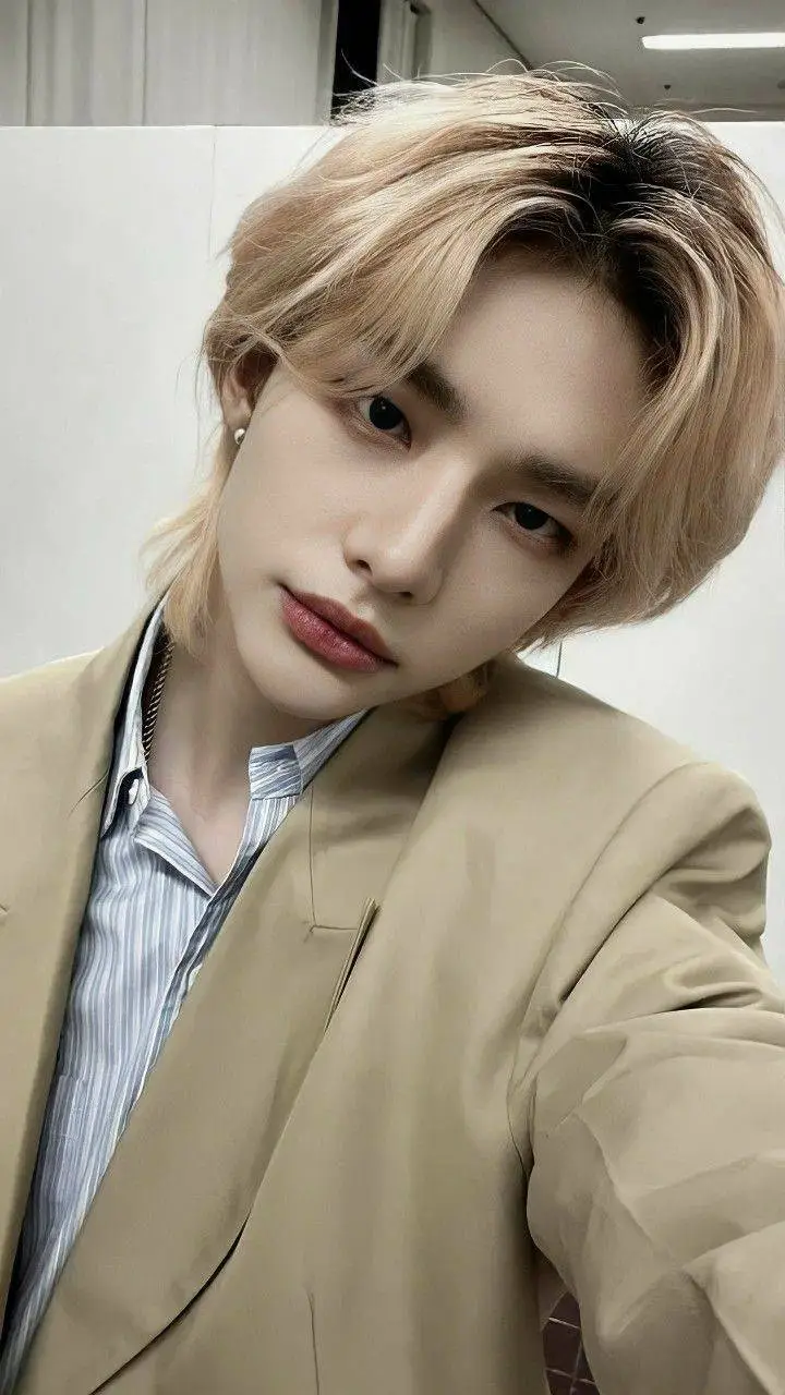 ai character: Hyunjin skz background
