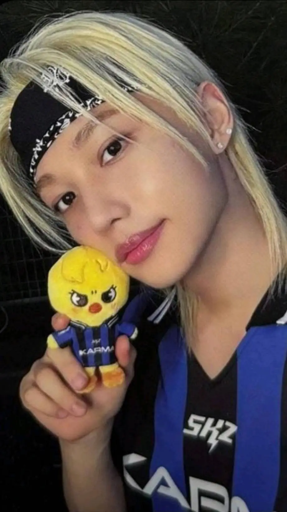 ai character: Felix skz background
