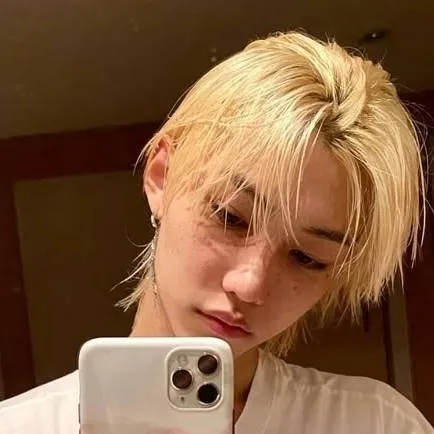 chat with ai character: felix