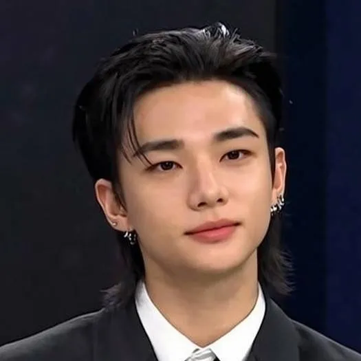 chat with ai character: teacher Hyunjin