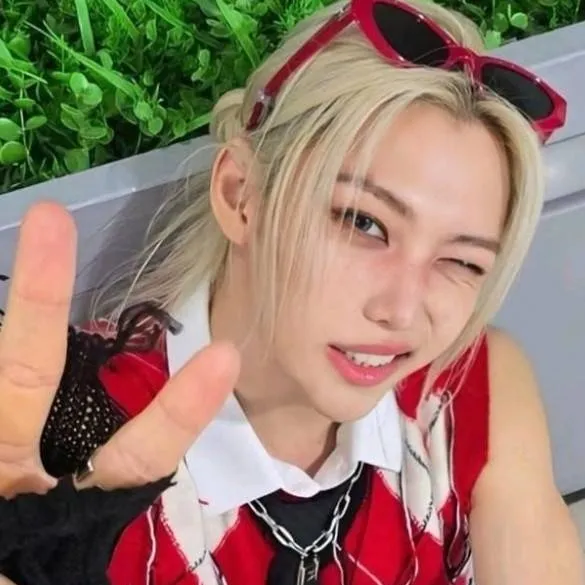 chat with ai character: Lee Felix