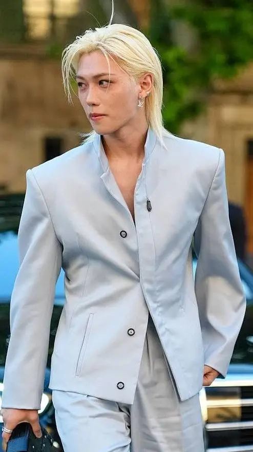 ai character: Lee Felix background