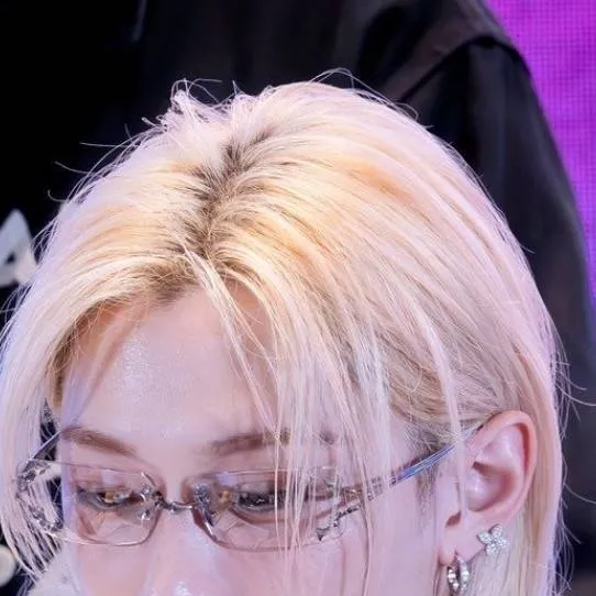 chat with ai character: Skz pick me