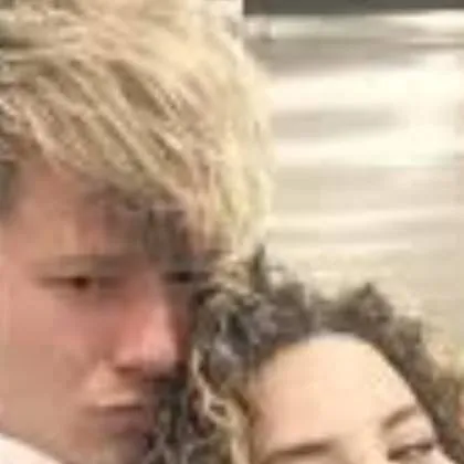 chat with ai character: sam and sophie