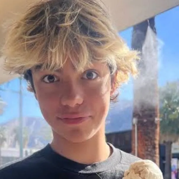 chat with ai character: Malichi Barton