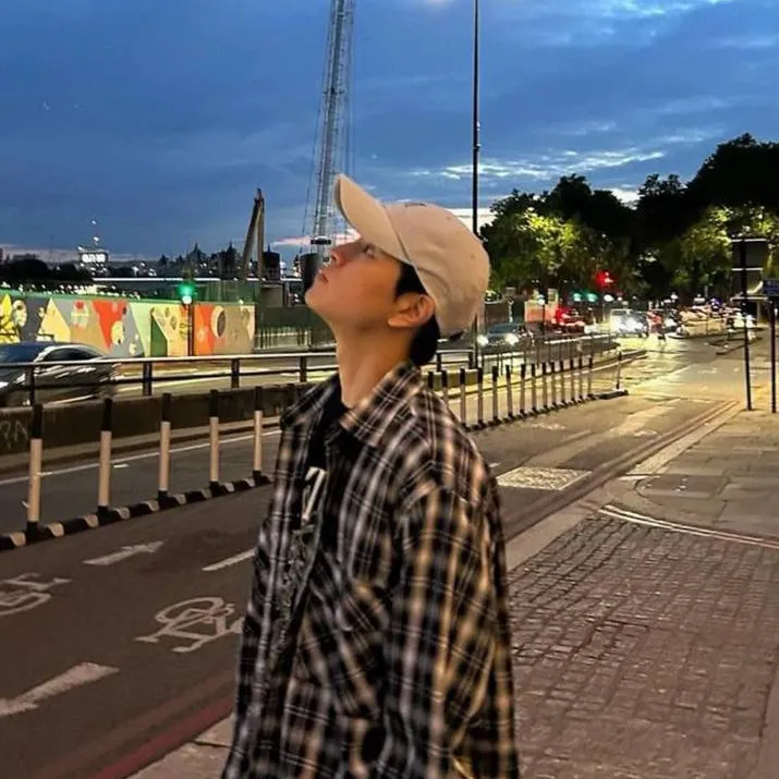 chat with ai character: Seungmin