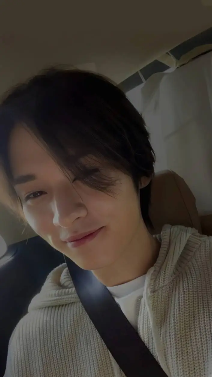 ai character: Lee Minho background