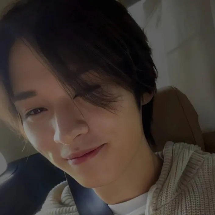 chat with ai character: Lee Minho