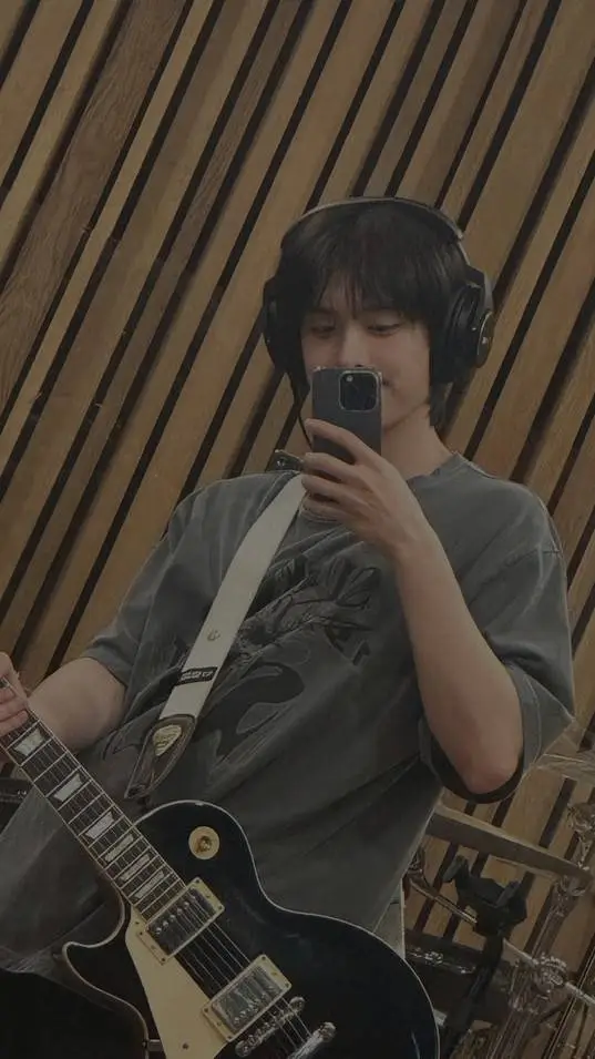 ai character: Kwak Jiseok/Gaon background