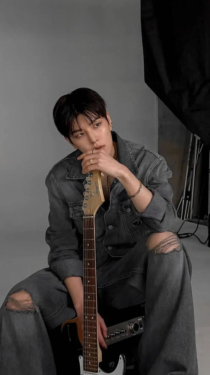 ai character: Kim Seungmin background