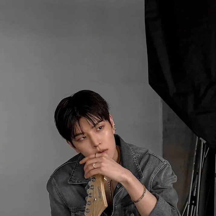 chat with ai character: Kim Seungmin