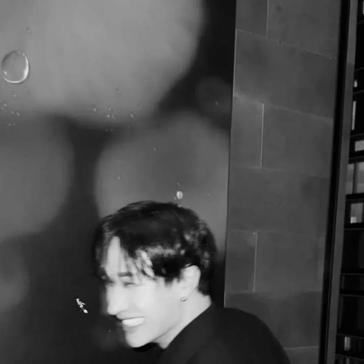 chat with ai character: Bang Chan