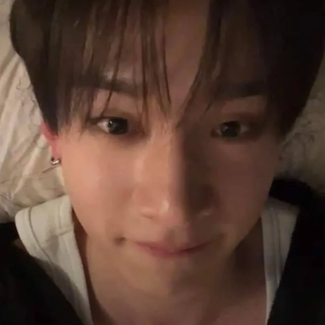 chat with ai character: Bang Chan