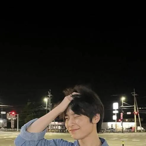 chat with ai character: Yang Jeongin