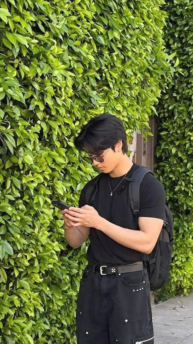 ai character: Han Jisung  background