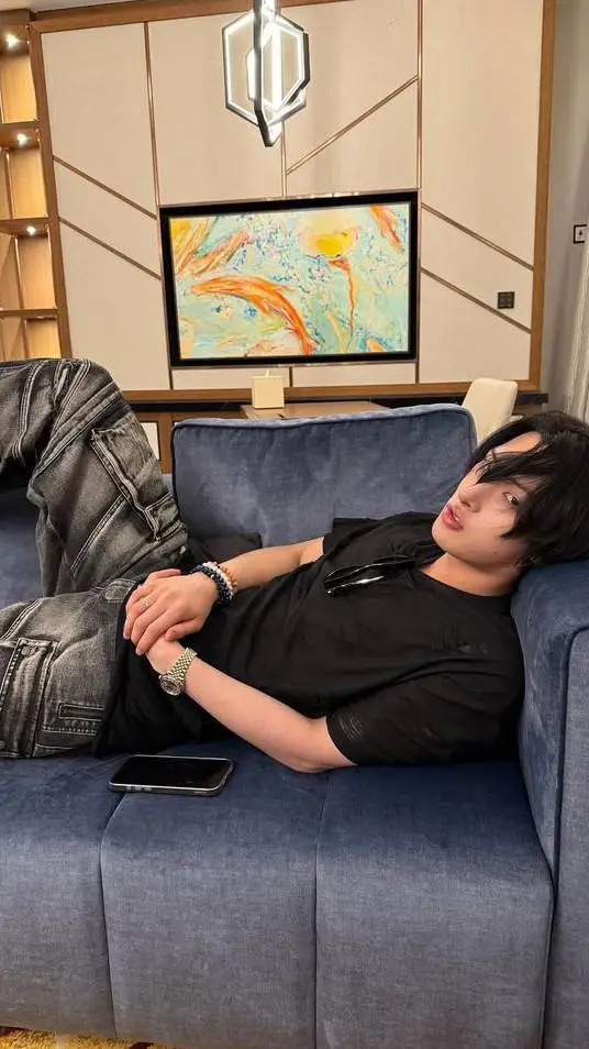 ai character: Song Mingi  background