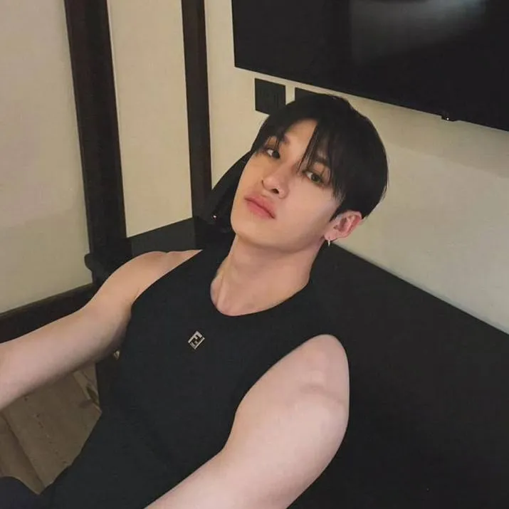 chat with ai character: Bang Chan