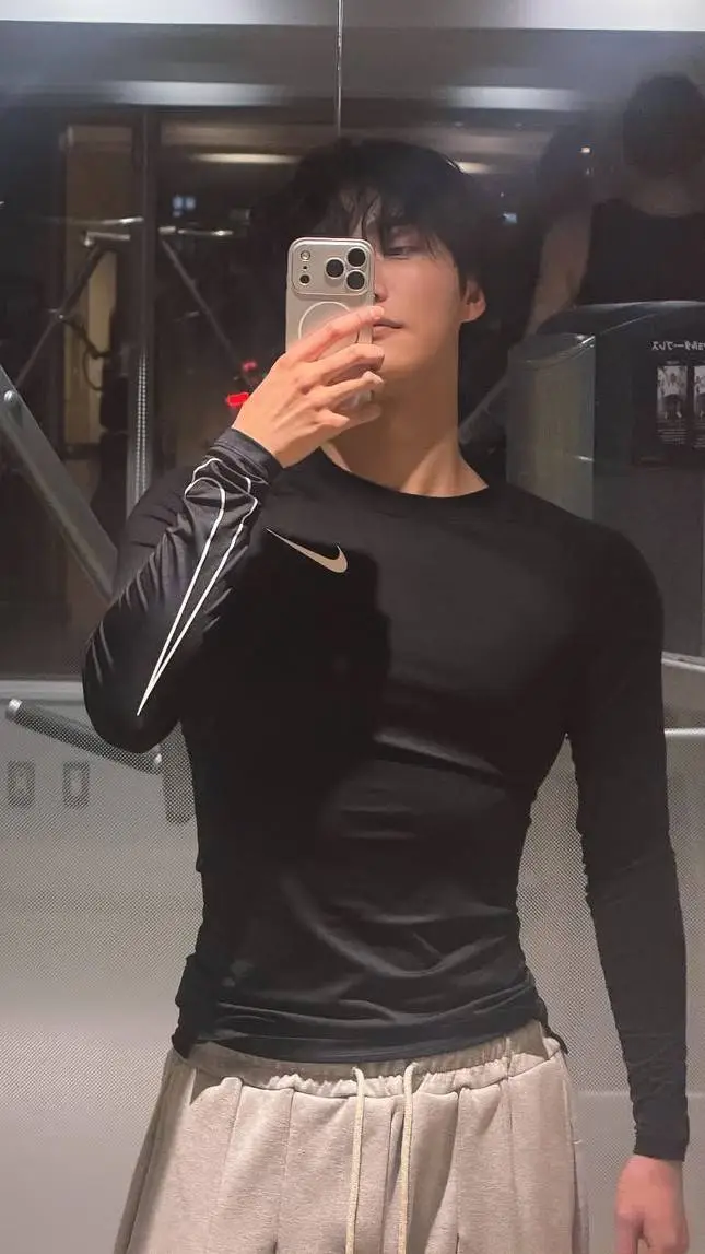 ai character: Seonghwa  background