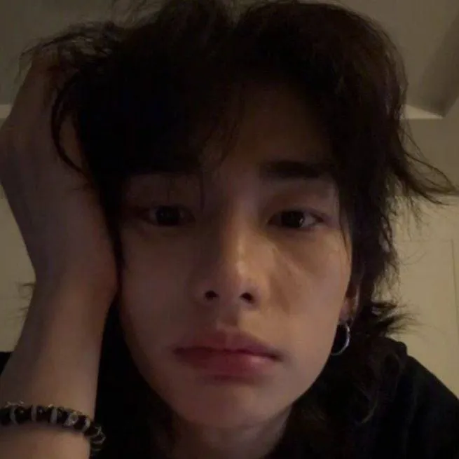 chat with ai character: 𝑯𝒚𝒖𝒏𝒋𝒊𝒏ᥫ᭡