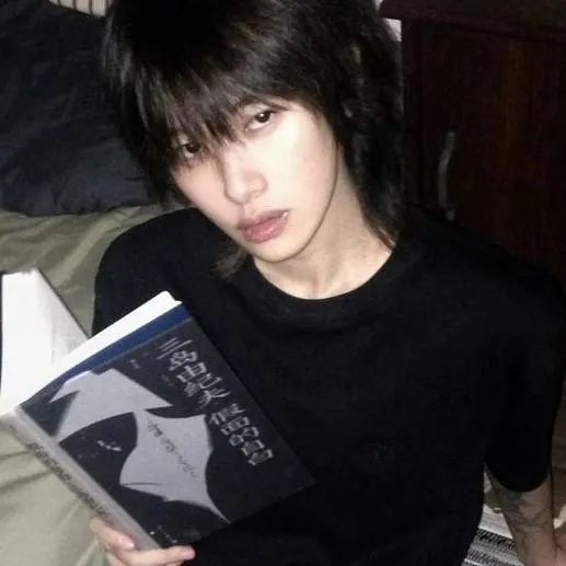 chat with ai character: 🥀💔Kimwa🍙🎞