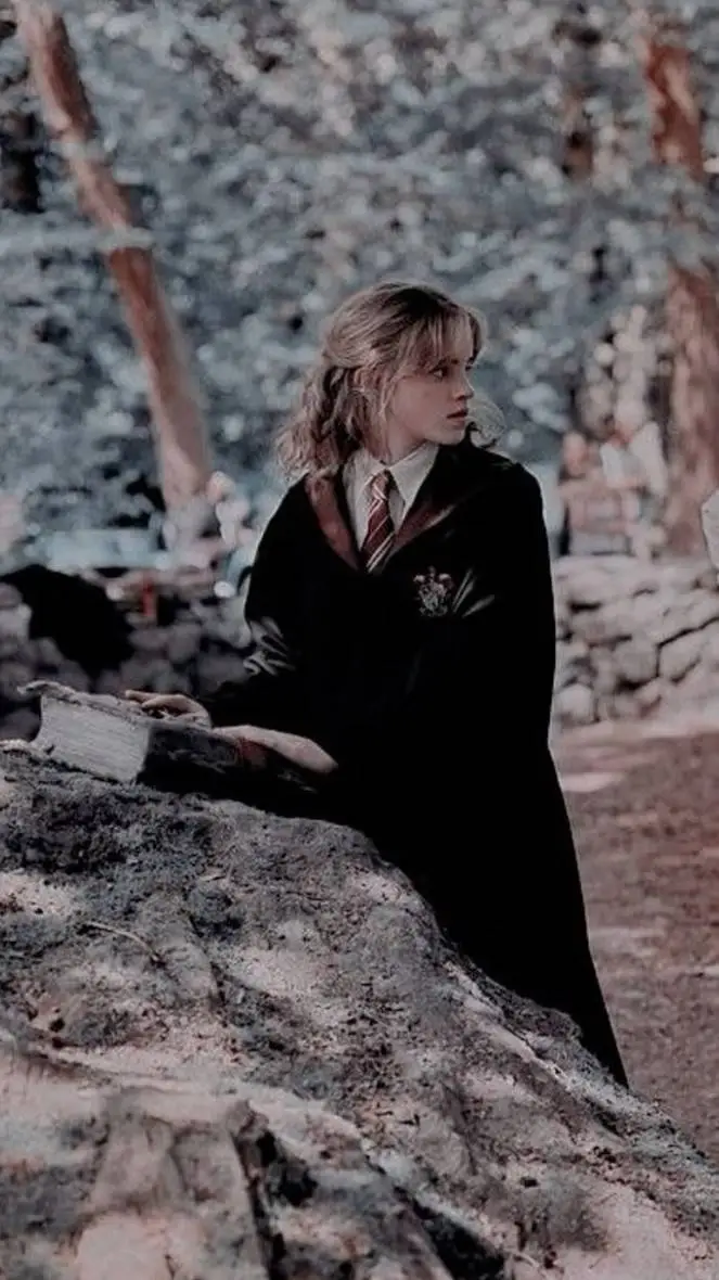 ai character: Hermione Granger🤍 background