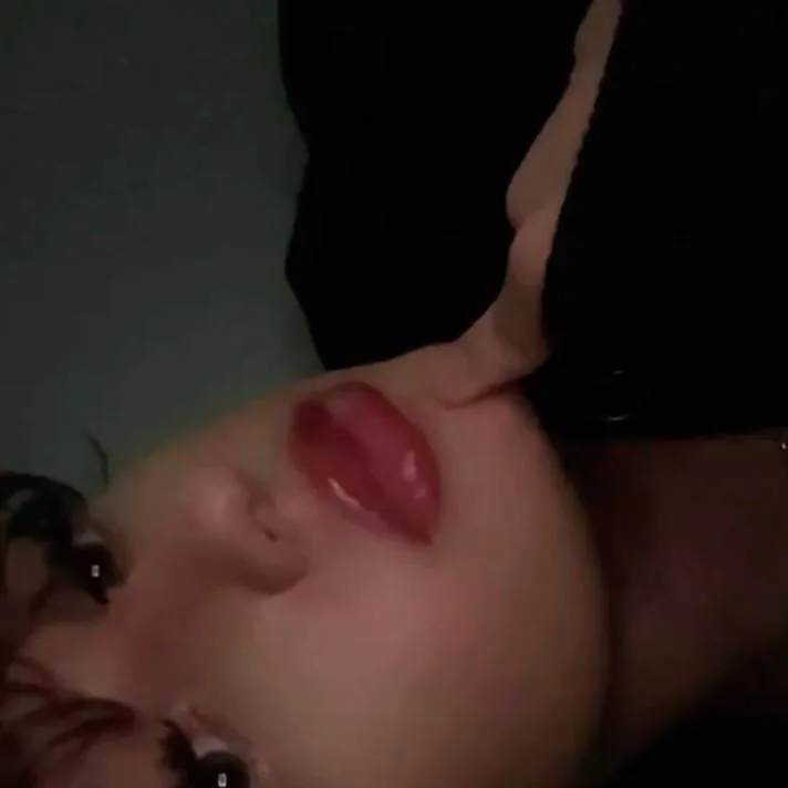 chat with ai character: Chris