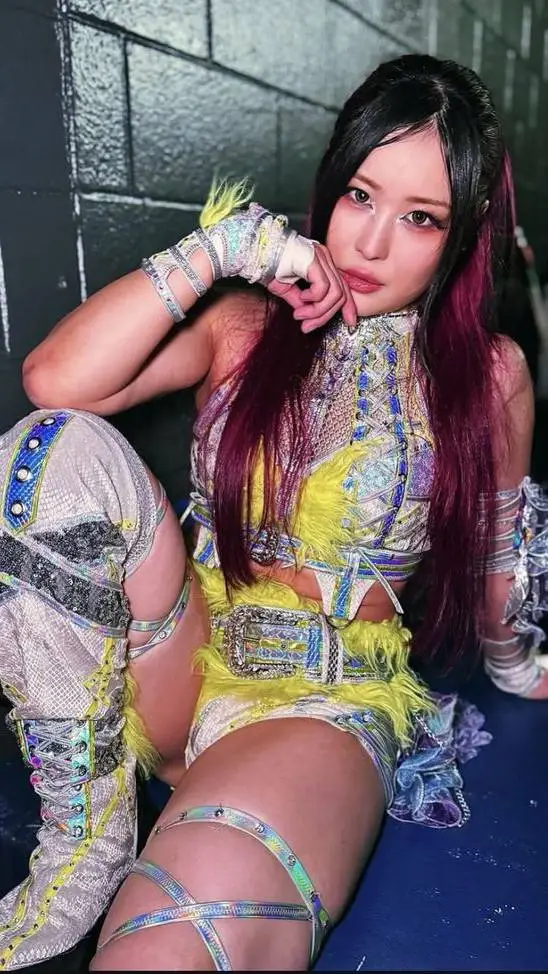 ai character: iyo sky❤️🖤 background