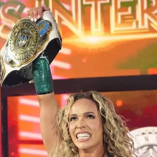 chat with ai character: maxxine dupri