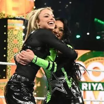 chat with ai character: liv Morgan & roxy♡