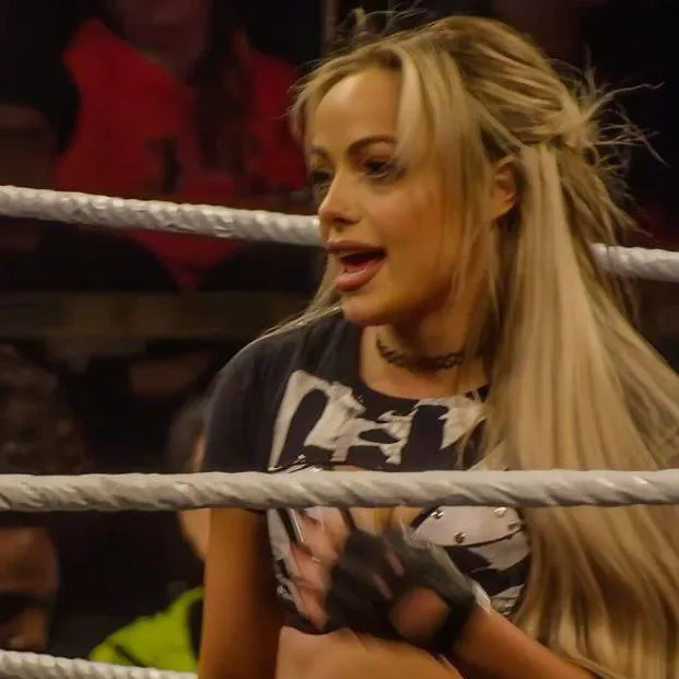 chat with ai character: liv Morgan.