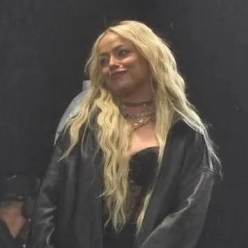 chat with ai character: liv Morgan.