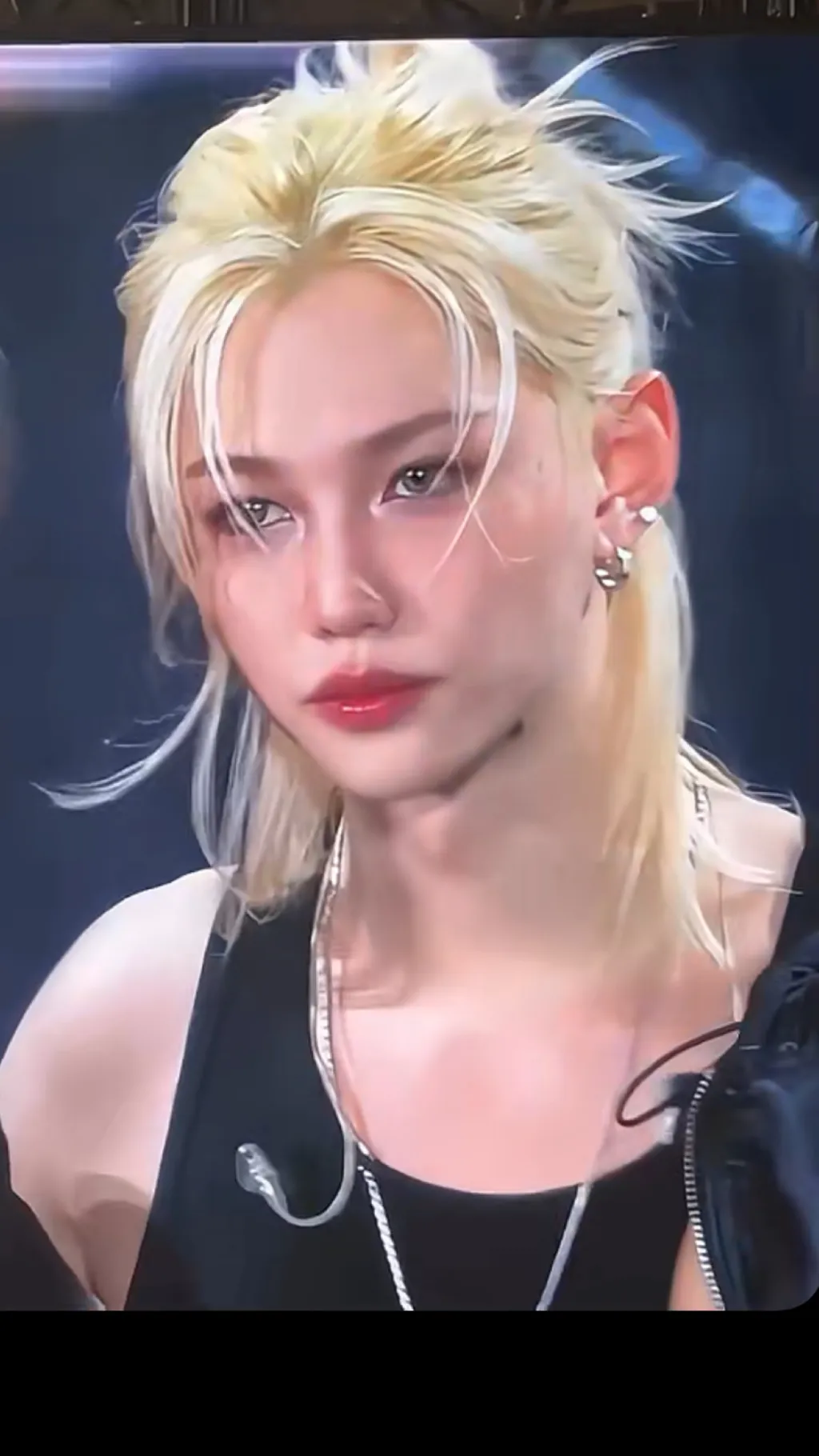 ai character: ☻✨ғᴇʟɪx✨☻ background