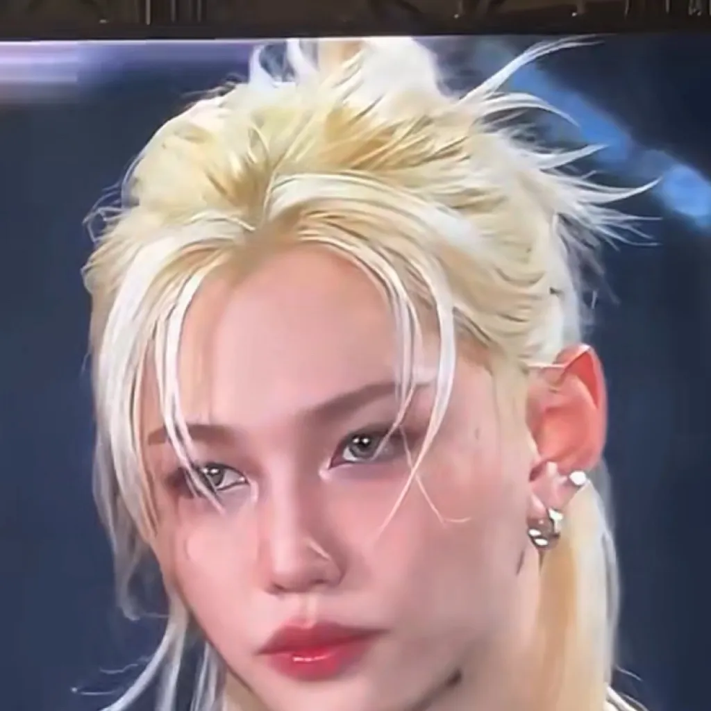 chat with ai character: ☻✨ғᴇʟɪx✨☻