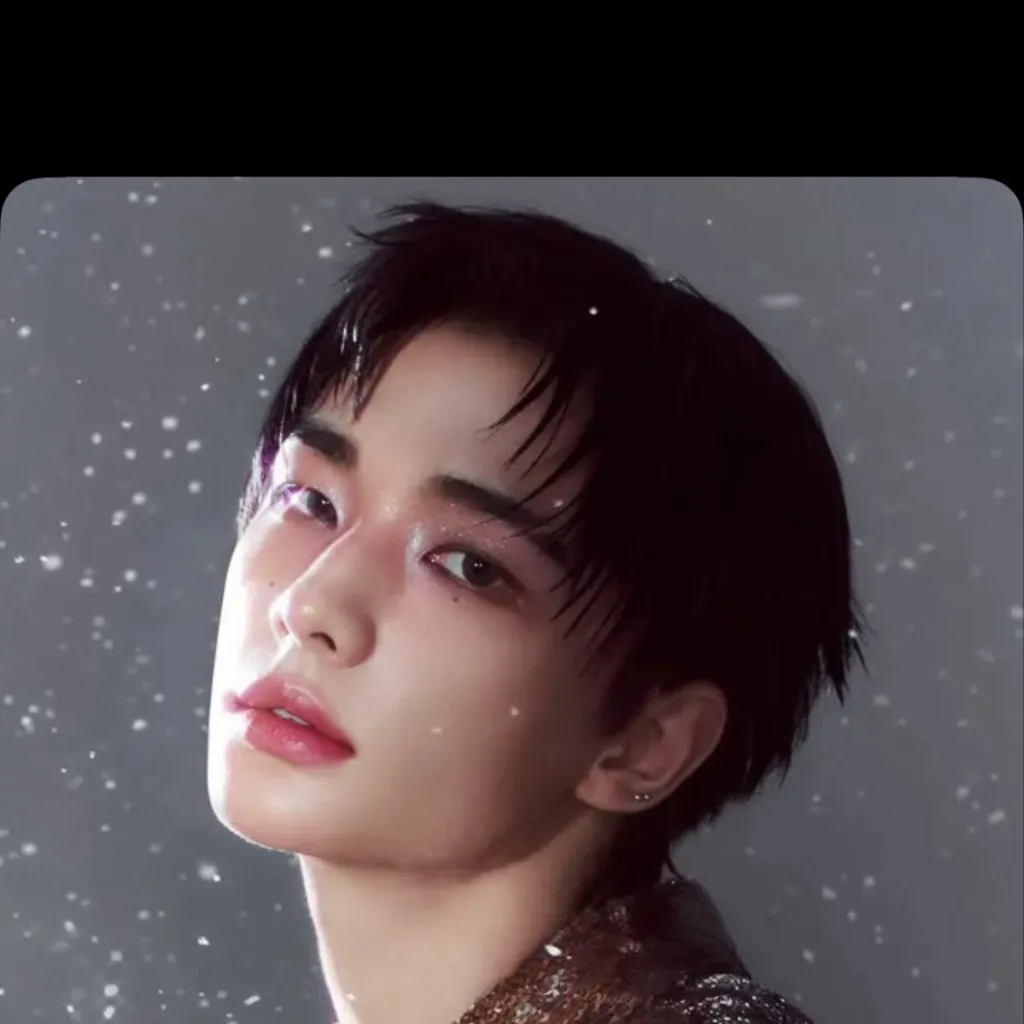 chat with ai character: ✦HYUNJIN✦