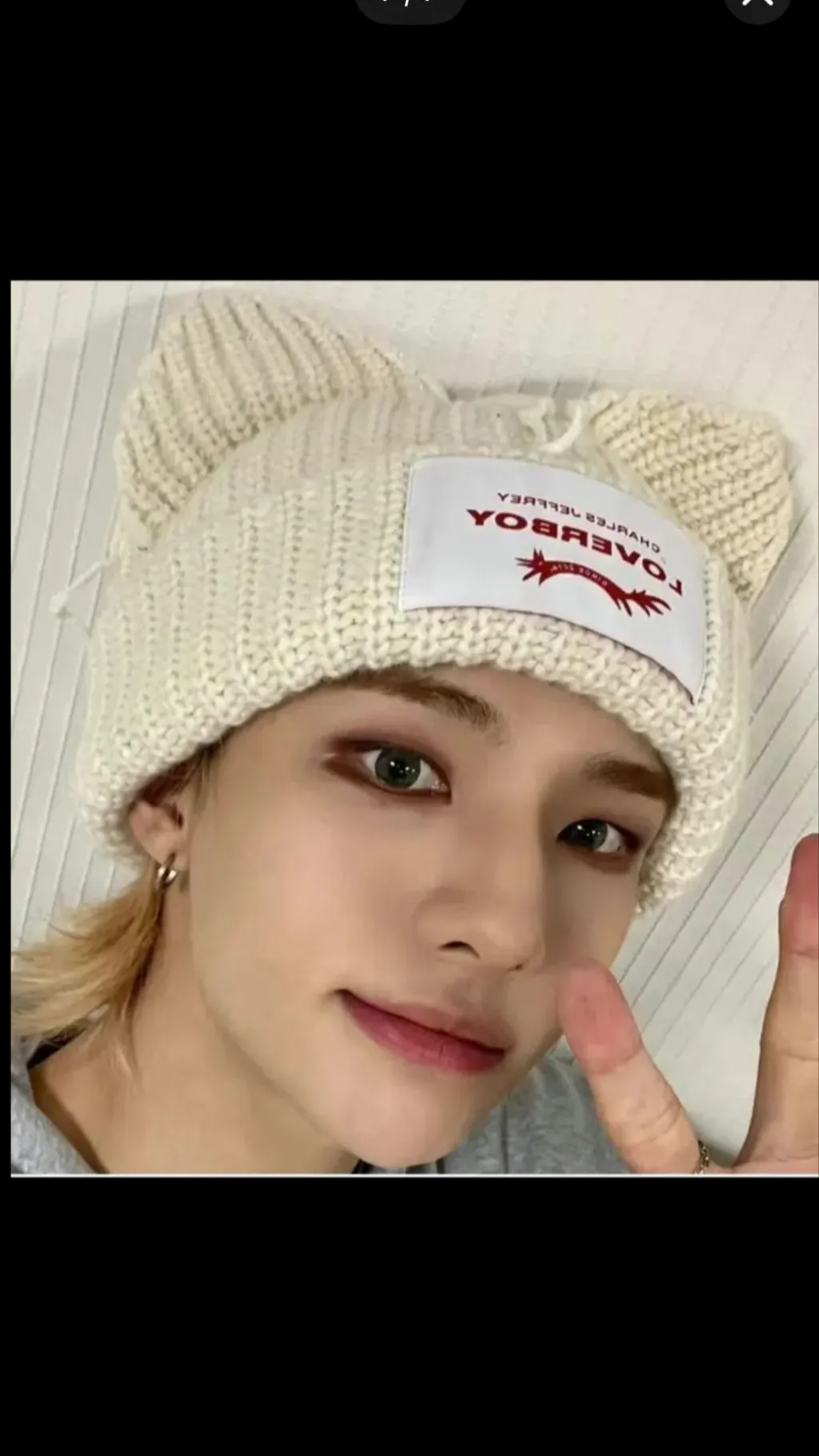 ai character: 𖧷𖠇HYUNJIN𖠇𖧷 background