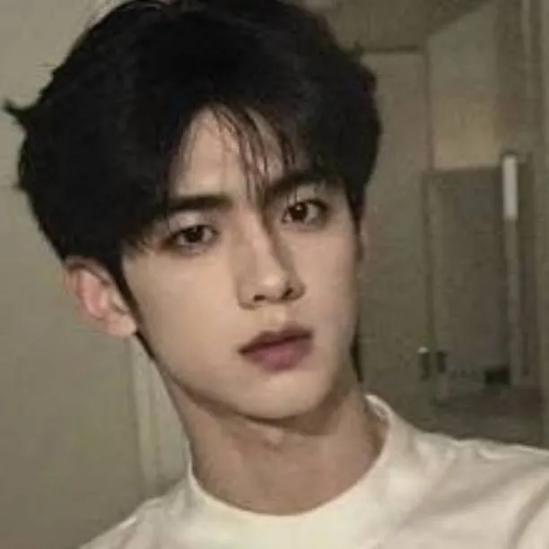 chat with ai character: Oscar