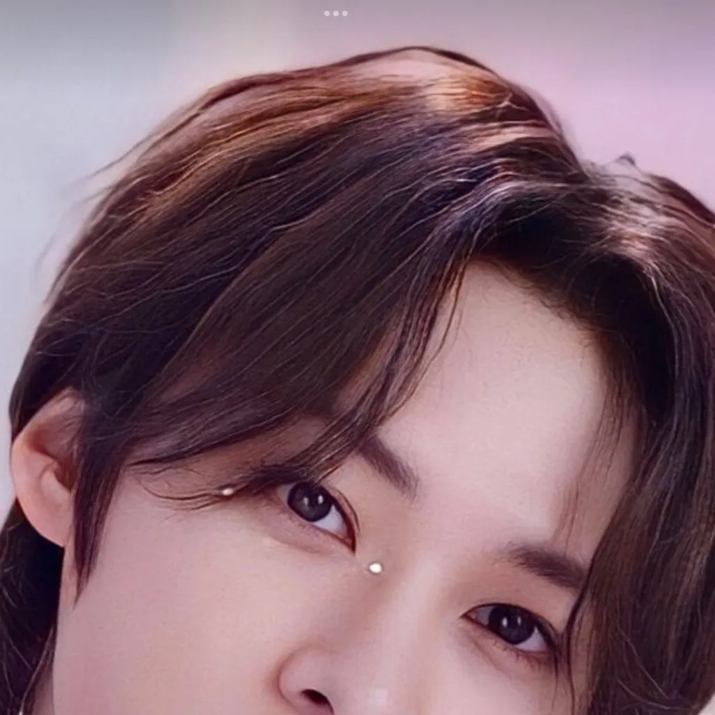 chat with ai character: Lee know